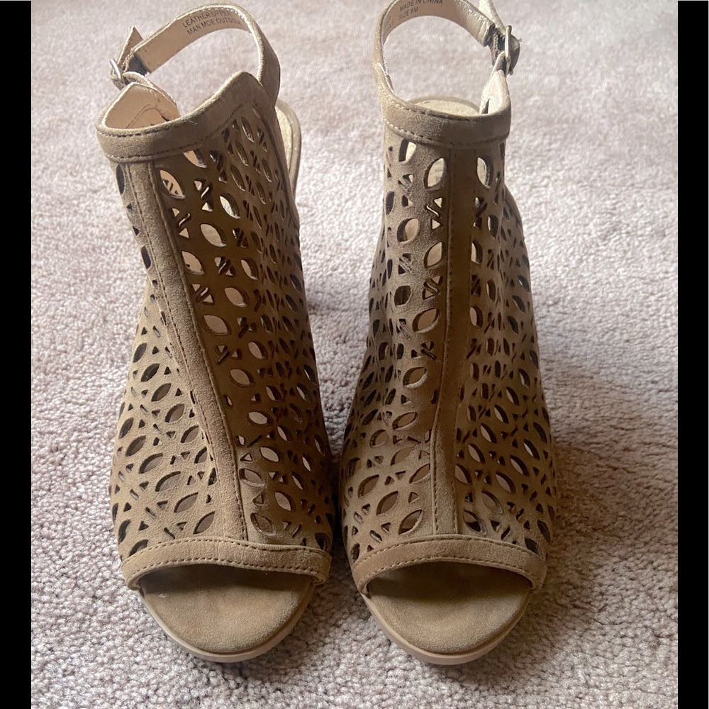 🔥🔥FLASH SALE🔥🔥 Renvy 4inch heel open toe sandal bootie.  Size 8.